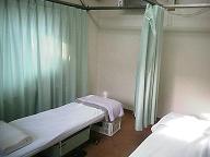 �T�E�U�Ԃ̃J�[�e�����J�����ʐ^